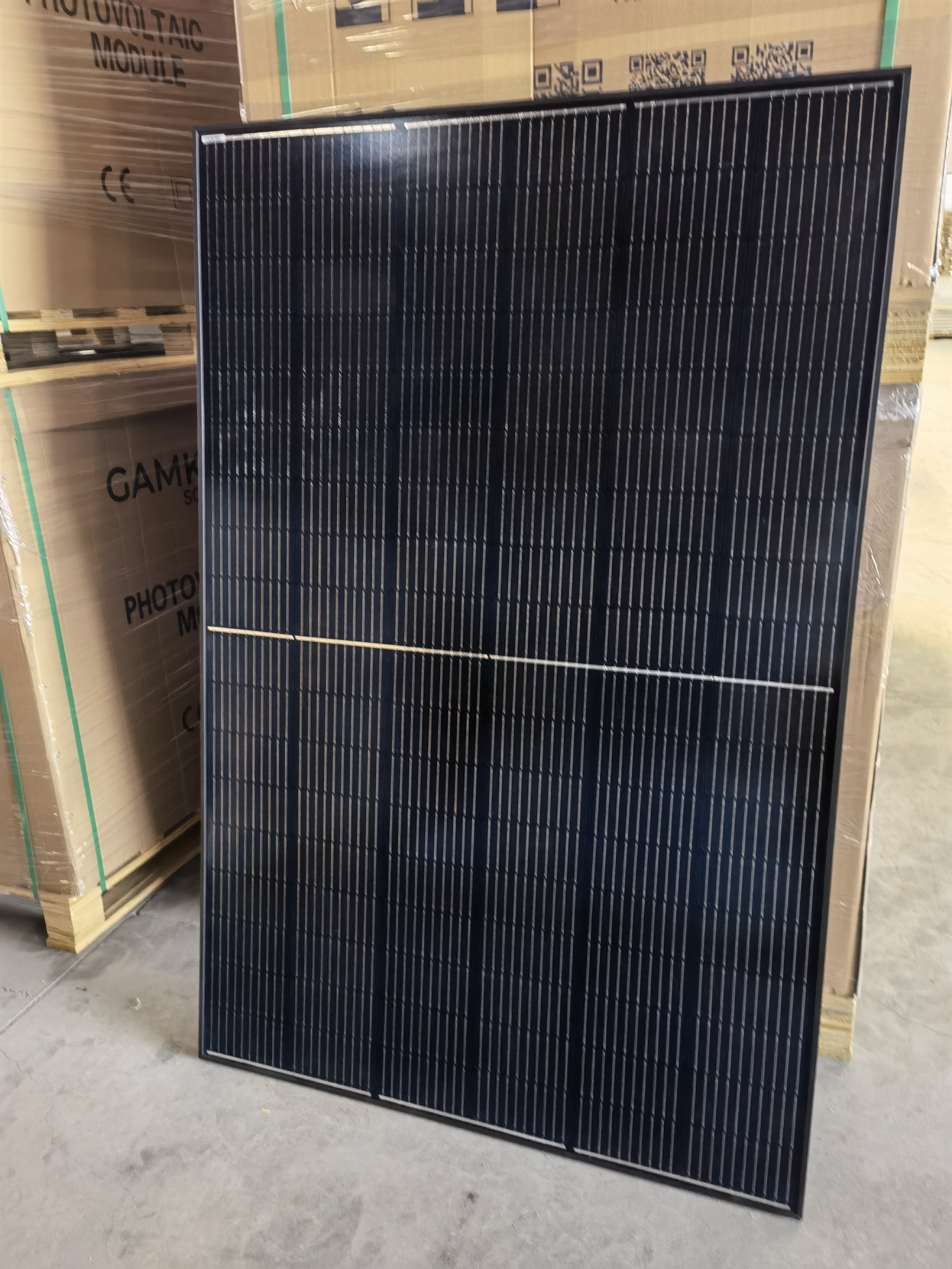 Distributeurs de modules d'énergie solaire monocristallin 415W de panneaux solaires photovoltaïques à vendre en Chine