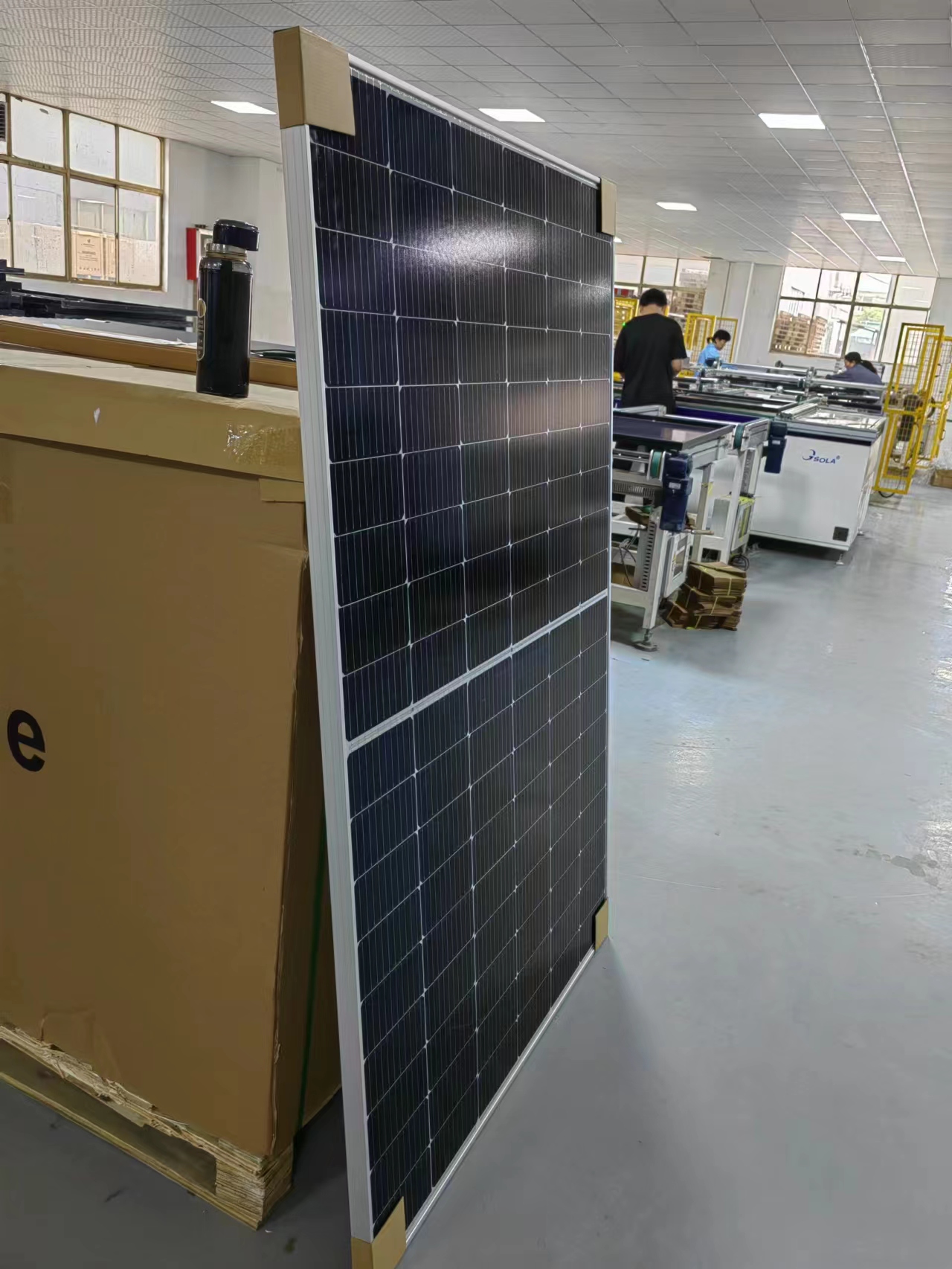 Panneau solaire monocristallin de panneaux solaires de 395W pour le système solaire de toit de l'Europe pour la maison