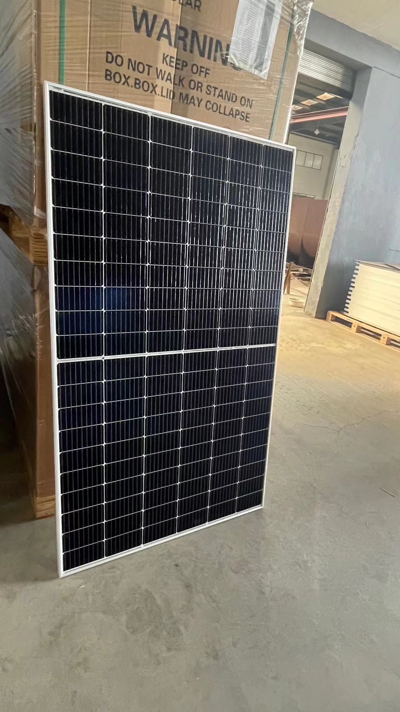 Modules d'alimentation de panneau solaire 440W pour l'utilisation de montage de toit de module PV monocristallin à haut rendement de centrale électrique