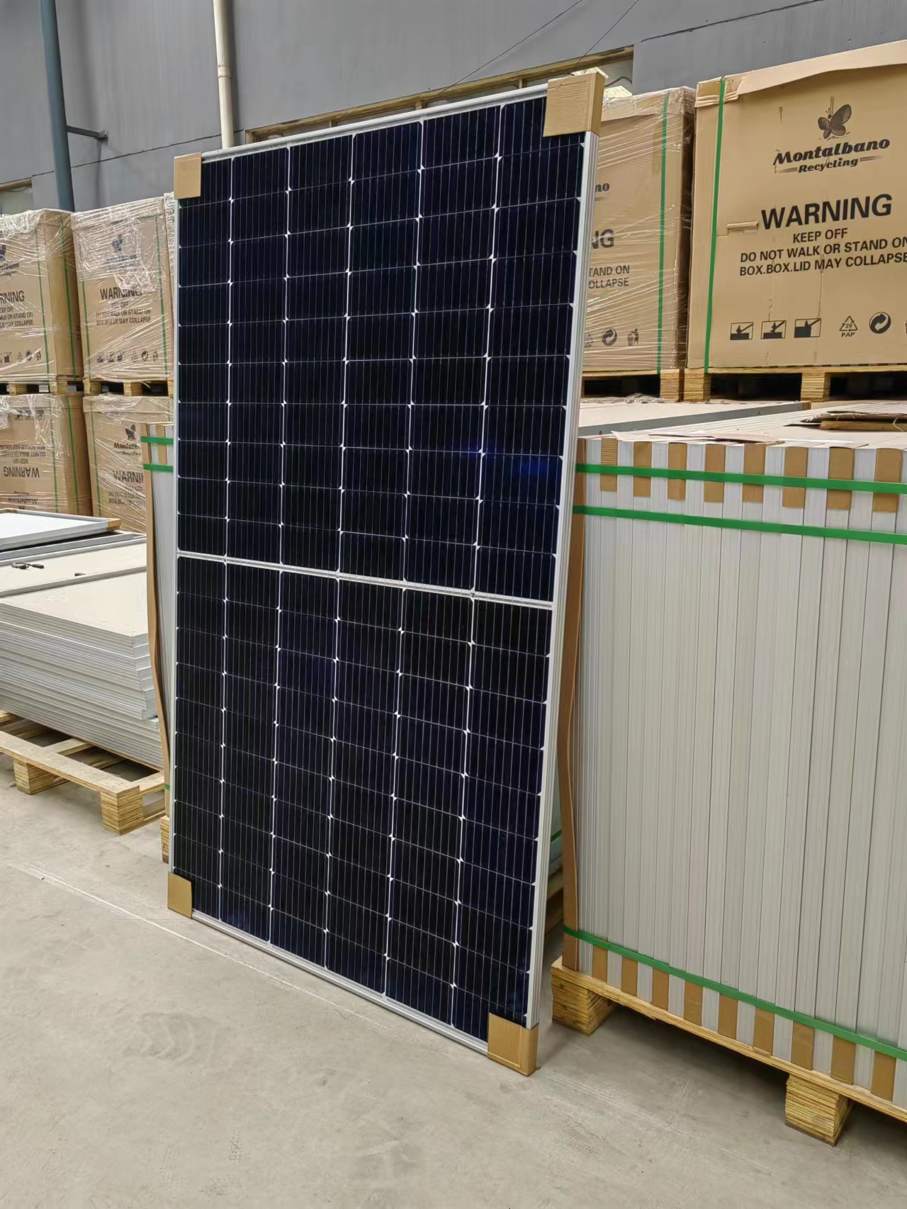 Modules d'alimentation de panneaux solaires Prix des panneaux solaires propres 445W Module PV monocristallin à haut rendement Entreprises solaires près de chez moi