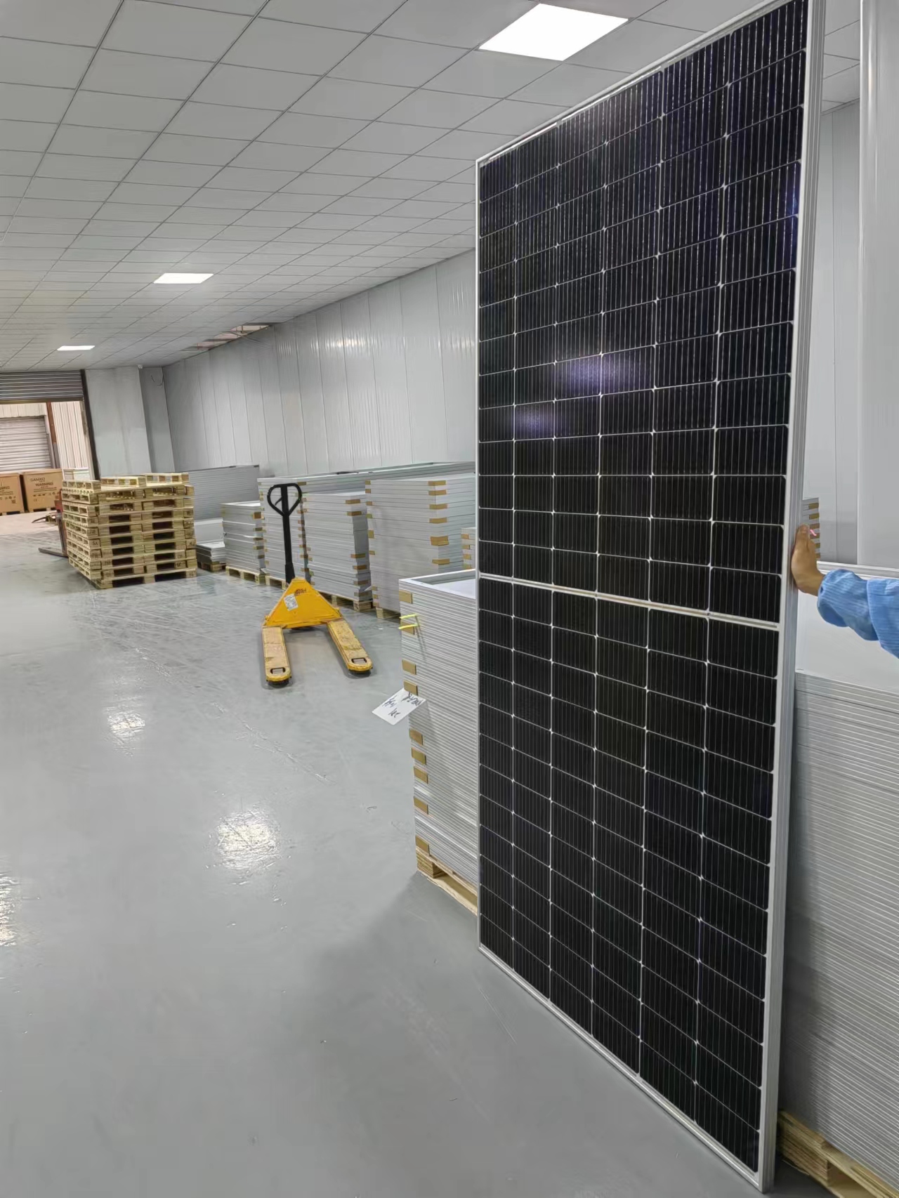 Stock de panneaux solaires, produit quotidien, 400 pièces, panneau solaire Mono 550W, article le plus vendu, Module PV 550W à haute efficacité 