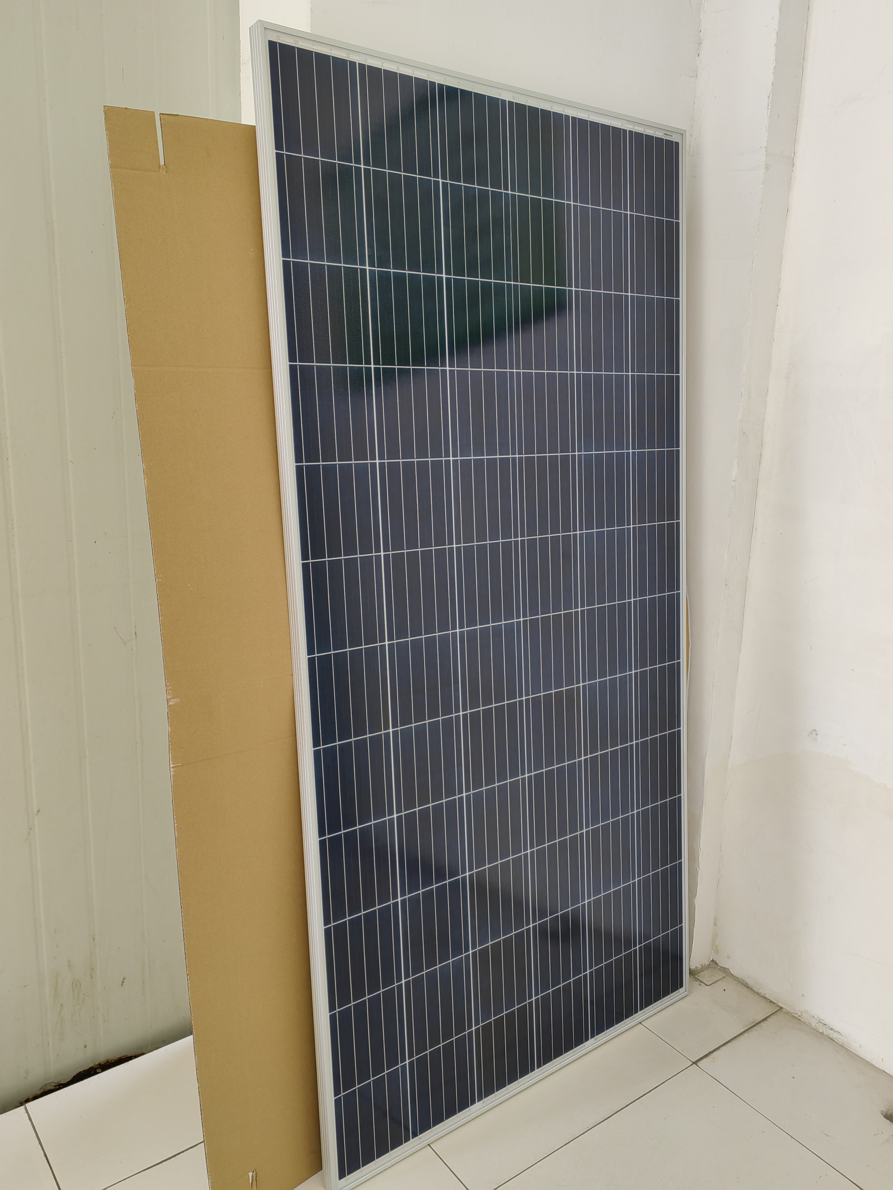 157mm PERC cellules solaires 340W poly module photovoltaïque de panneau solaire pour le système solaire domestique 320W 330W