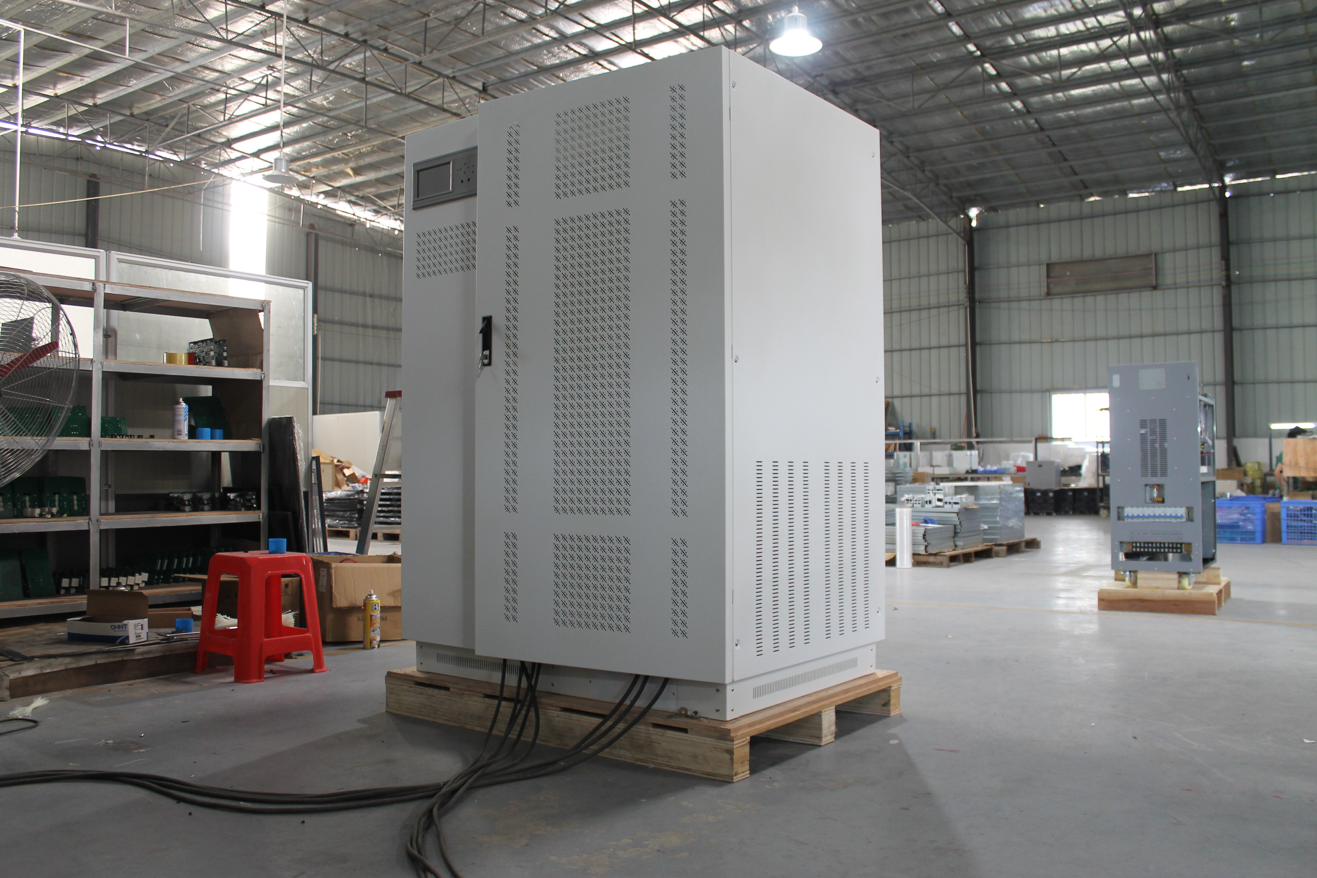 300kw Off Grid Inverter Delta Series 3 Phase IGBT Solar Power Inverter pour Solar Power Station 